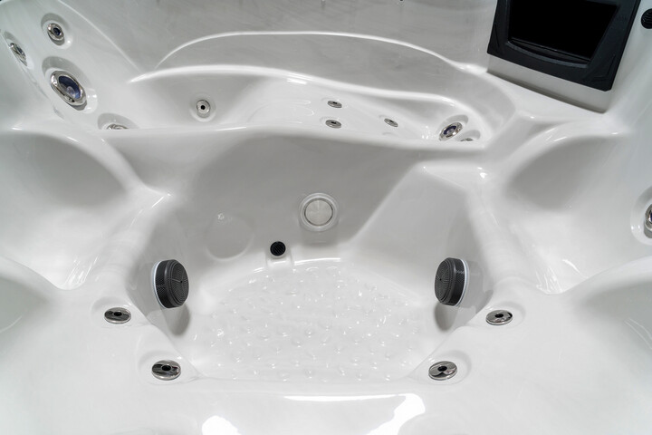 Sun-and-Soul-Spas_SOUL600_White-Onyx-Coastal-Grey_Feature-Close-Ups__01_290822-720×480-615cf738-c964-4cc6-b210-faa34c7b734d